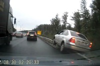 渋滞中の路肩走行、無情な結末…ロシア［動画］ 画像