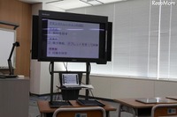 50台のタブレットと同時通信できる電子黒板 画像