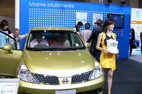 【CEATEC JAPAN 2004】日産=ドコモ提携「送っとケータイ」サービス 画像