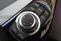 BMWのiDrive、iPhone 5のLightningケーブルでの接続を確認 画像