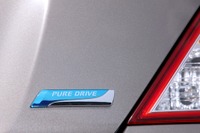 【日産 ラティオ 新型発売】アイドリングストップ標準装備で全車75%減税対象車に 画像