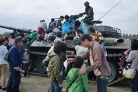 自衛隊駐屯地記念行事が10月の週末に各地で開催…戦車や特殊車両のパレードなど 画像