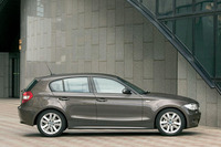 【D視点】BMW 1シリーズ…壷に絵をつける職人 画像