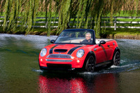 水上を走る MINI コンバーチブル、米国に出現 画像
