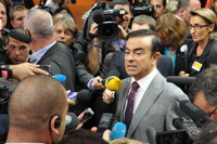 【パリモーターショー12】ゴーン社長、多数の従業員を引き連れ登場［動画］ 画像