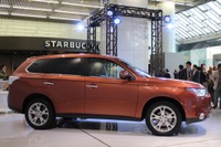 【三菱 アウトランダー 発売】先代より車格感を上げる 画像