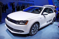 VWジェッタ ハイブリッド、プリウスとの違いを強調…「ファントゥドライブな車」 画像