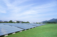 NTTファシリティーズ、サントリーグループの土地を活用した太陽光発電所を建設 画像