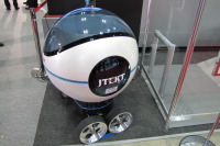 【JIMTOF12】ジェイテクト、階段昇降ロボットを参考出展 画像