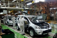 日産、通期業績見通しを下方修正…27万台の販売減を見込む 画像