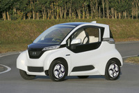 【ホンダミーティング12】超小型EV マイクロコミューターの試作車を公開…2013年に実証実験 画像