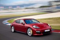 ポルシェ 911カレラ と パナメーラ にオートトロフィー 画像