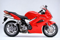 ホンダ VFRに“勝利の赤”を設定 画像
