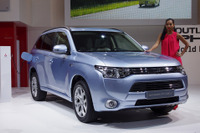 三菱 新型アウトランダーPHEV の予約受付開始…実質負担額は300万円以下 画像