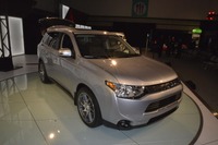 【ロサンゼルスモーターショー12】三菱 アウトランダー PHEV、2014年初頭に北米投入へ 画像