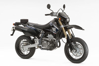 スズキが街乗りスーパーモタード仕様の新型バイク 画像