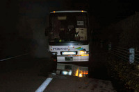 【山陽道夜行高速バス炎上】その4…写真蔵で見る出火から消火まで 画像
