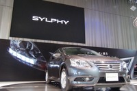 【日産 シルフィ 発売】「60歳過ぎ、妻とのんびりと」がターゲット 画像