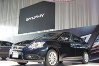 【日産 シルフィ 発売】全幅拡大は居住性だけでなくデザインのため 画像