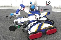 三菱重工、人が近付けない過酷な事故現場で作業できる遠隔作業ロボットを開発 画像