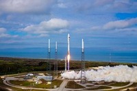 ボーイング、米空軍のX-37B再使用型軌道試験機の打ち上げ成功 画像