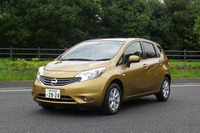 【日産 ノート 試乗】まずまずの燃費性能と不十分な安全装備…松下宏 画像