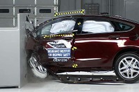 【IIHS衝突安全】フォードの米国主力車、フュージョン 新型…最高評価 画像