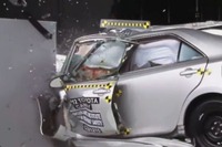 【IIHS衝突安全】トヨタ カムリ新型、最低評価となった理由［動画］ 画像