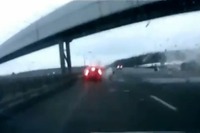 ロシアの航空機事故、車載カメラが捉えた瞬間映像［動画］ 画像
