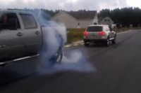 VW トゥアレグとシボレー シルバラード、綱引きで対決［動画］ 画像