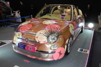 【東京オートサロン13】女学生が指揮したバッグをイメージ…埼玉自動車学校 画像