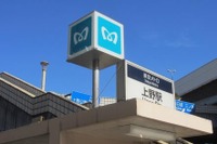 東京メトロ、「Mマーク」駅出入口サインをLED照明のキューブ型に 画像