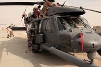 ペドロ・レスキュー・ヘリコプターを整備する兵士のプライド 画像