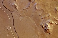 火星表面の川の痕跡、レウル・バリス 画像