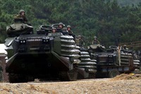 アメリカ海兵隊、水陸両用装甲車AAV-7を紹介 画像