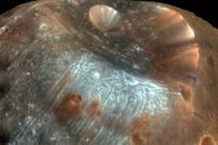 火星の月、フォボスのスティックニー・クレーター 画像