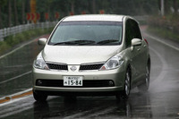 【インプレ'04】MJブロンディ 日産『ティーダ』 万人受け狙いの感が強い 画像