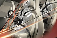 【デトロイト・ショー出品車】ボルボ『SCC』のピラーは穴だらけ 画像