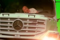 映画『ダイ・ハード』最新作、メルセデスベンツ 14車種が登場［動画］ 画像