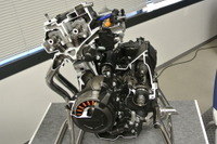 ホンダ、水冷・直列2気筒400ccエンジンを公開…国内市場専用に開発 画像