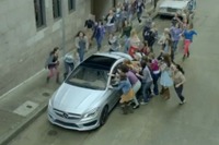 メルセデスのスーパーボウルCM…CLAで「モテ男」に変身［動画］ 画像