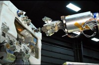 NASA 、ロボットによる衛星修理・給油テクノロジー、RRMのテストを公開 画像