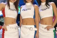 【東京オートサロン05】コンパニオン写真蔵…揺さぶる 画像