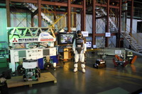 NEDOの災害対応ロボット、チームワークで作業 画像