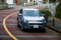 【三菱 アウトランダーPHEV 試乗】フィールはEVそのもの、上質なファミリーカーとして通用する…井元康一郎 画像