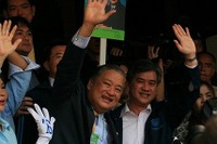 バンコク都知事選、タクシン派候補優勢で終盤戦へ 画像