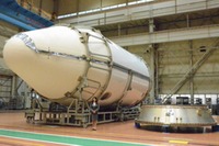 川崎重工、H-IIBロケット4号機向け衛星フェアリングをJAXAに納入 画像