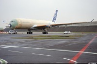 エアバス、開発中のA350 XWBが初の野外テストに向けて組み立て完了 画像