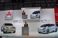 【ジュネーブモーターショー13】三菱、ディーゼルHVピックアップトラック と 航続300kmのEVを公開 画像