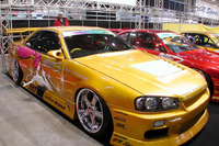 【東京オートサロン05】写真蔵…日産 スカイライン は定番だが新しい 画像